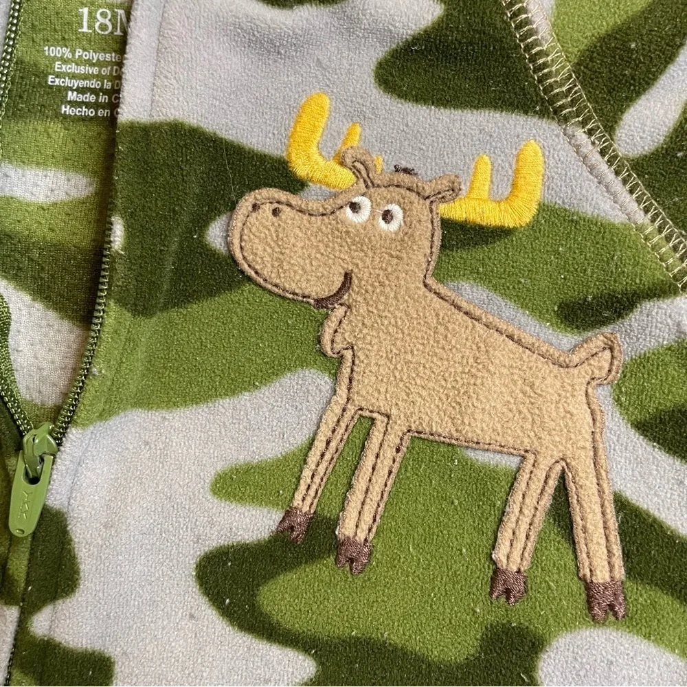 Carter’s 18 Month Footy Green and Black Camouflage Pajama’s PRELOVED pilling